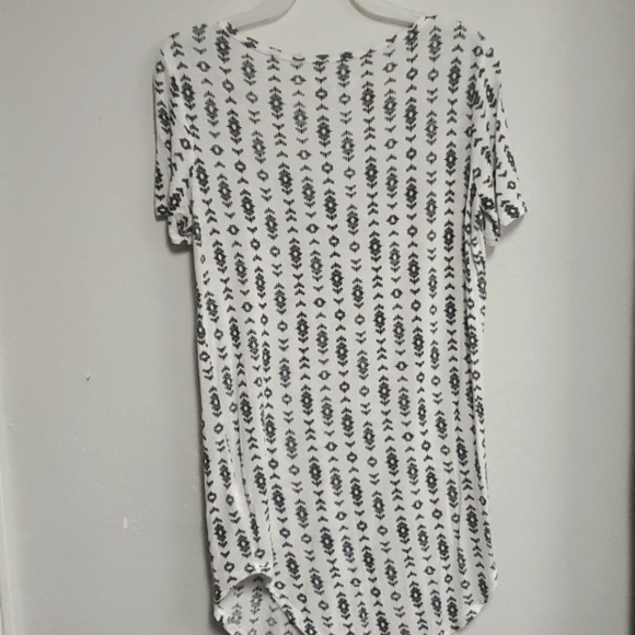Black and white dress tee - Picture 4 of 4